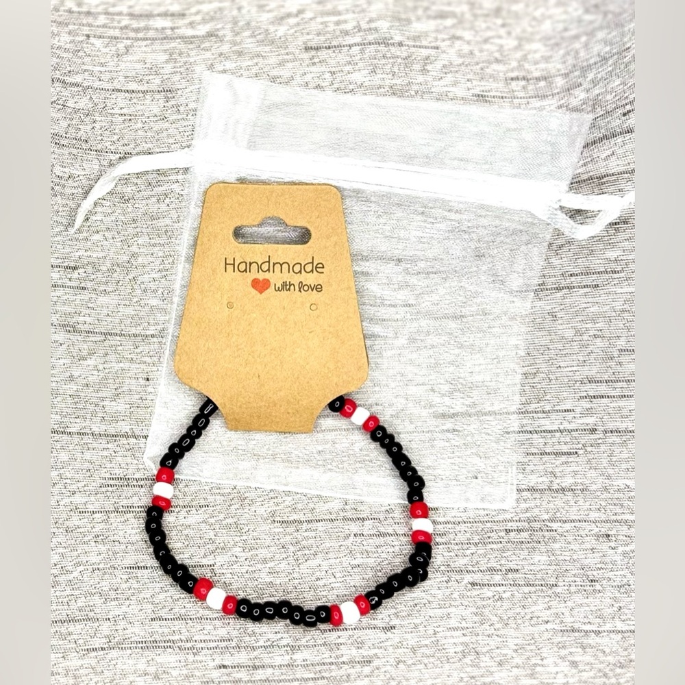 NWT - Handmade Black, Red & White Beaded Elastic Stretch Bracelet - Aprox 7”